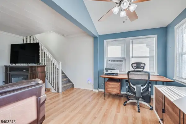 101 Crescent St, Keansburg Boro, NJ 07734