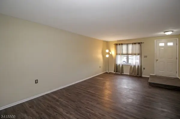 7 Duck Hawk Ct, Allamuchy Twp., NJ 07840