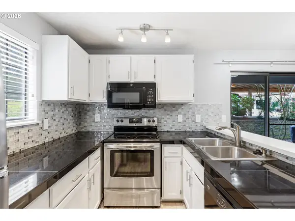 4000 CARMAN DR #71, Lake Oswego, OR 97035