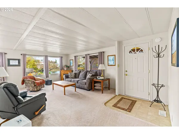 1800 LAKEWOOD CT #127, Eugene, OR 97402