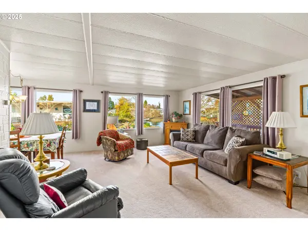 1800 LAKEWOOD CT #127, Eugene, OR 97402