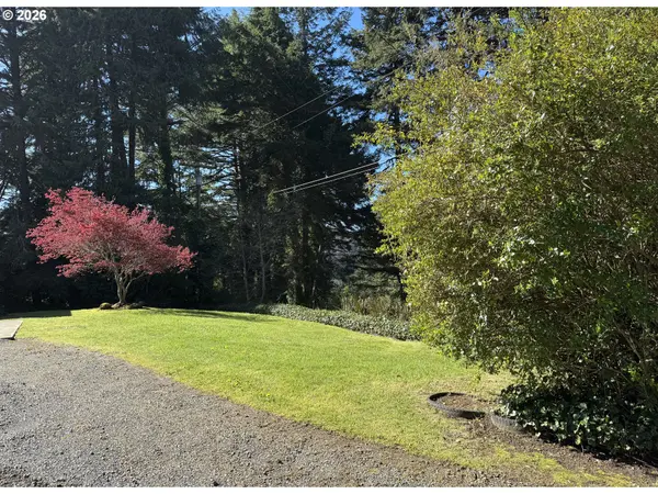 63433 SEA SPRAY DR, Coos Bay, OR 97420