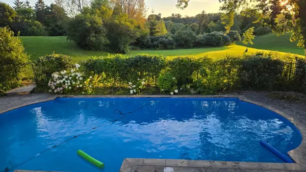 6 Penwood CRES S, Toronto C13, ON M3B 2B9