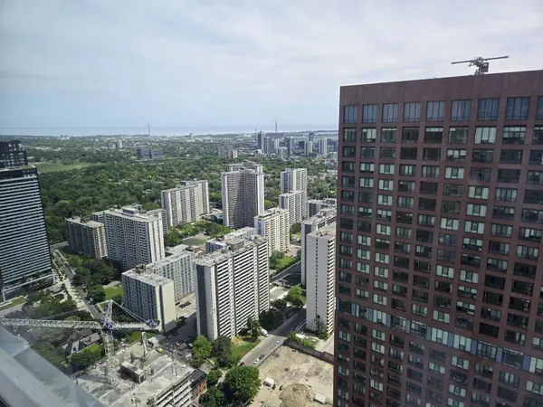 395 Bloor ST E #5202, Toronto C08, ON M4W 1H7