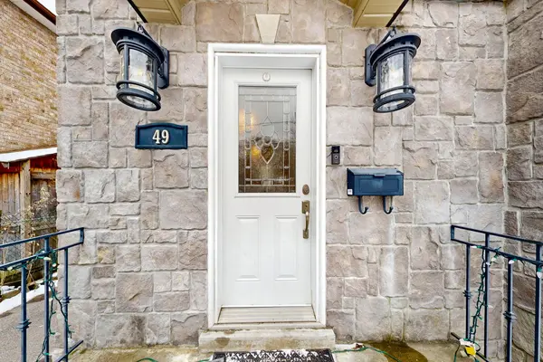 49 Dolphin DR, Toronto E04, ON M1L 1N5