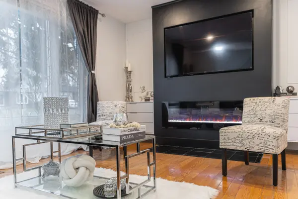 32 Harland CRES, Ajax, ON L1S 1J9