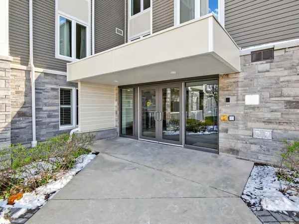 290 Liberty ST N #415, Clarington, ON L1C 0V5