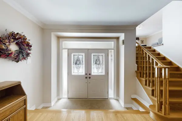 197 Mccaffrey RD, Newmarket, ON L3X 1K1