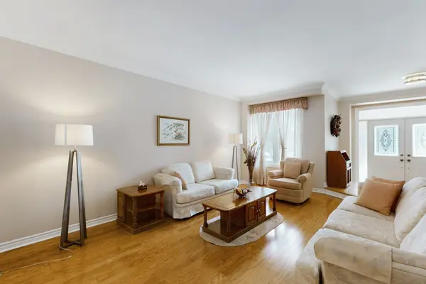 197 Mccaffrey RD, Newmarket, ON L3X 1K1