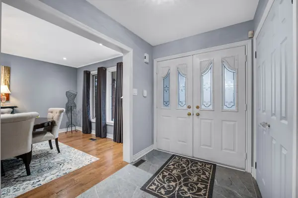 103 Compton CRES, Bradford West Gwillimbury, ON L3Z 2X7