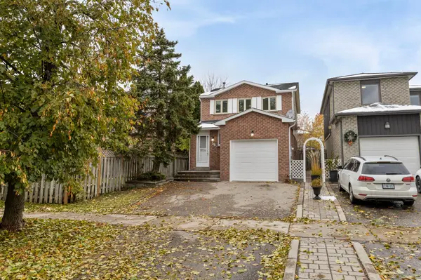 36 Moonlight LN, Richmond Hill, ON L4C 8K4