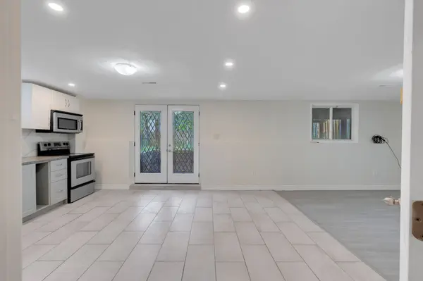 16 Waddington CRES, Barrie, ON L4N 8C8