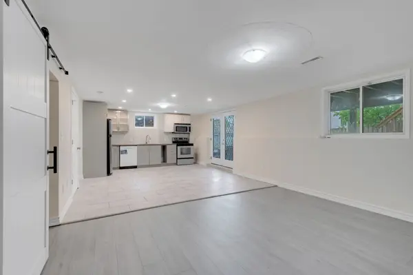 16 Waddington CRES, Barrie, ON L4N 8C8