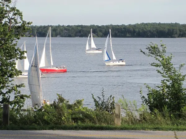 162 Kempenfelt DR, Barrie, ON L4M 1C2