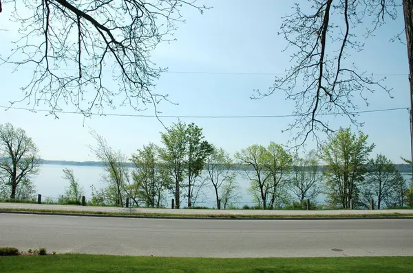 162 Kempenfelt DR, Barrie, ON L4M 1C2