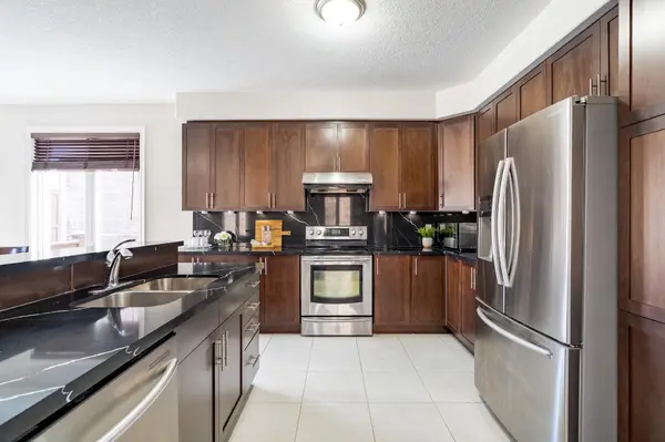 56 Jewel House LN, Barrie, ON L4M 0C4