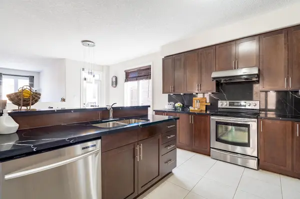 56 Jewel House LN, Barrie, ON L4M 0C4