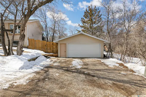 464 7th STREET E, Regina Beach, SK S0G 4C0