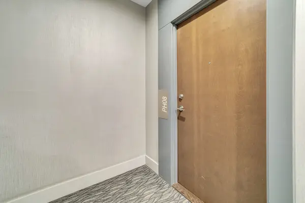 2212 Lake Shore Boulevard West BLVD W #PH08, Toronto W06, ON M8V 0C2