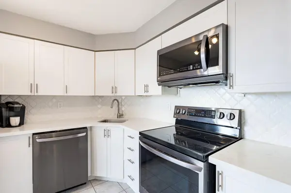 61 Markbrook LN #507, Toronto W10, ON M9V 5E7