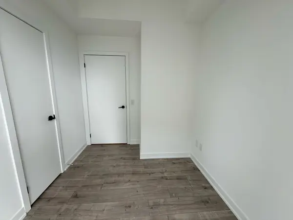 220 Missinnihe WAY #421, Mississauga, ON L5H 0A9