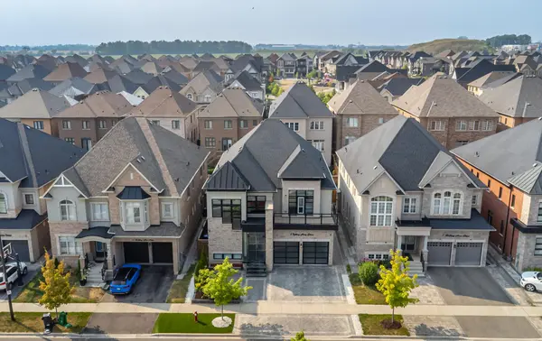 9 Rolling Acres DR, Brampton, ON L6X 5P3