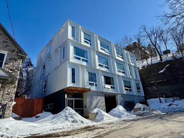 22 Perkins ST #204, West Centre Town, ON K1R 7G5