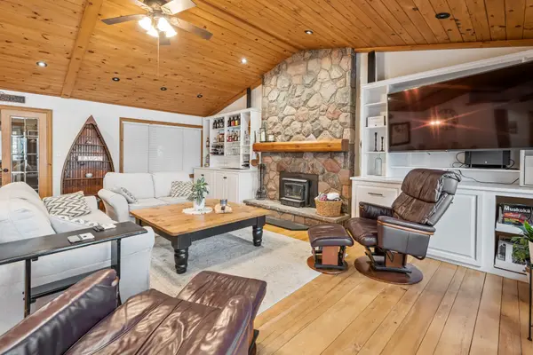 1051 Evanswood DR, Gravenhurst, ON P0E 1G0