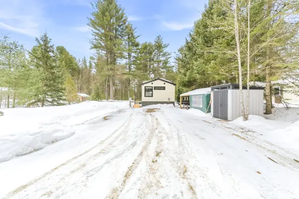 23 Hunters Run LN, Laurentian Hills, ON K0J 1P0