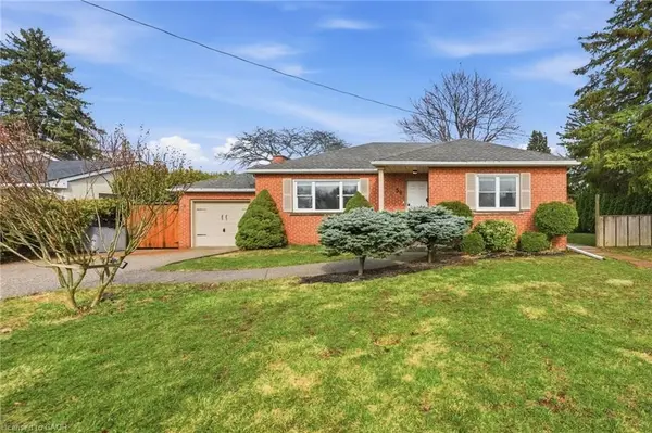 59 Oakley CT, Hamilton, ON L9G 1T7