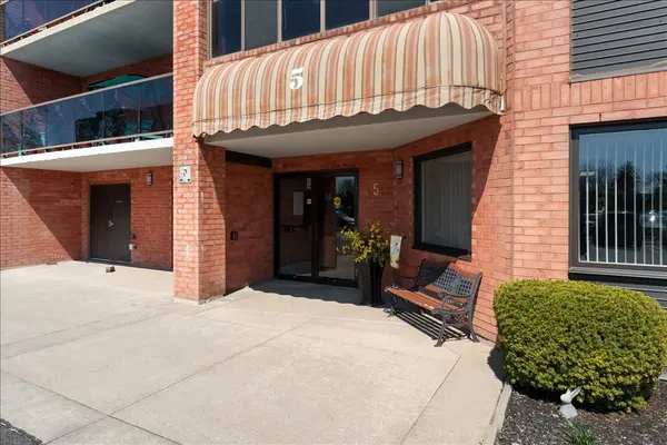 5 Mill Pond CT #706, Norfolk, ON N3Y 5J6