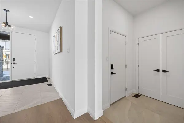 29 Kingfisher DR, Hamilton, ON L9A 5A4