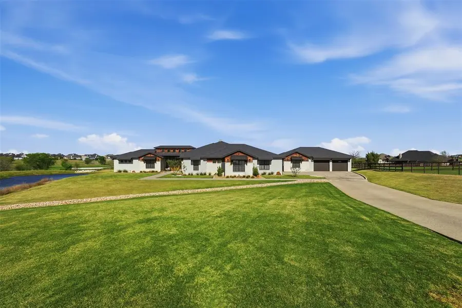 9104 Sirius Lane, Godley, TX 76044