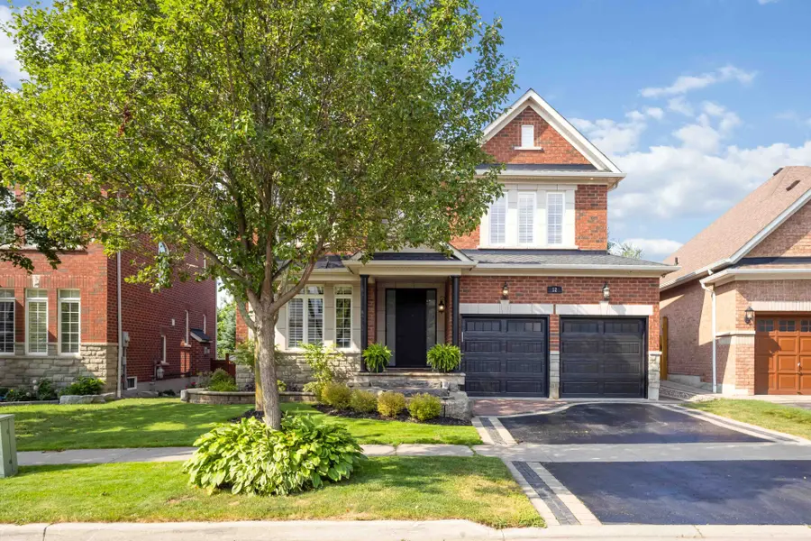 12 Branthaven CT, Whitby, ON L1M 0B2