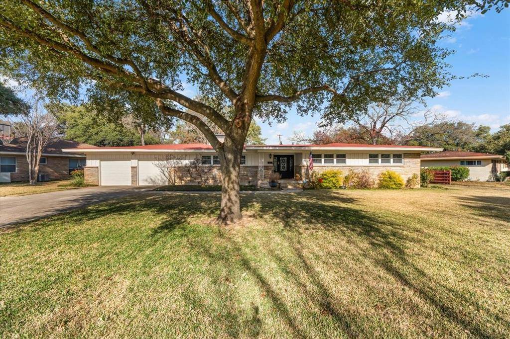 4612 Holiday Lane W, North Richland Hills, TX 76180