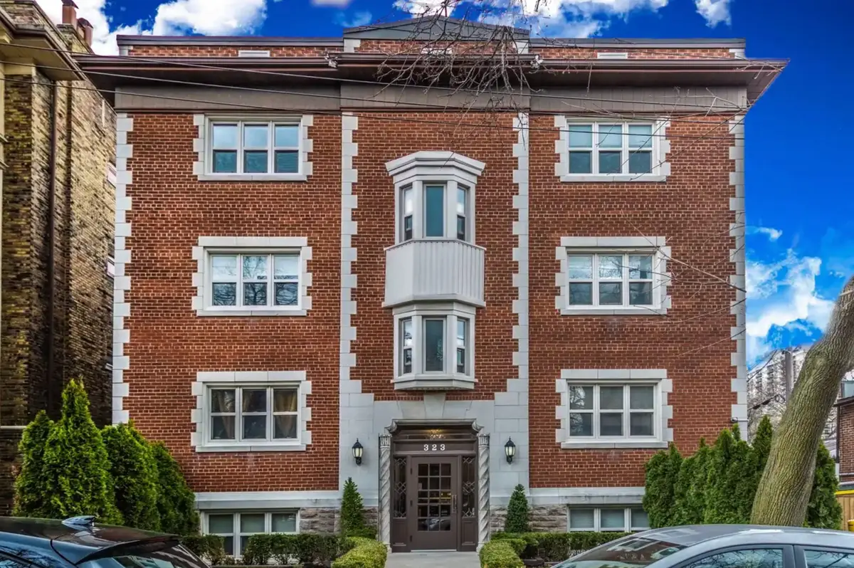 323 Lonsdale ST #102, Toronto C03, ON M4V 1X3