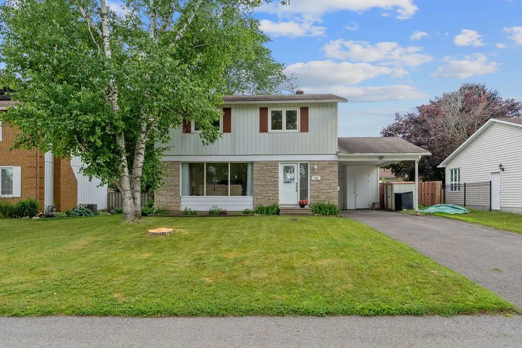 123 Abbeyhill DR, Kanata, ON K2L 1H4