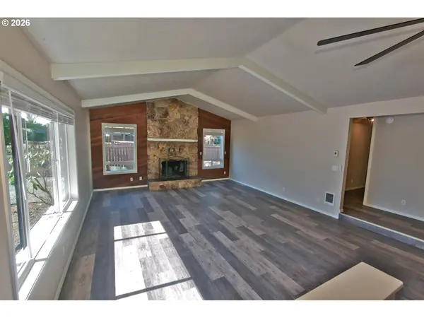 6296 THURSTON RD, Springfield, OR 97478