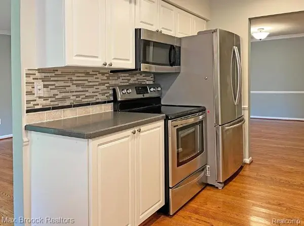 42160 Woodward AVE #42, Bloomfield Hills, MI 48304