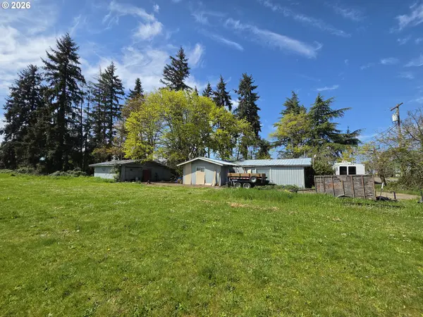 3910 S SANTIAM HWY, Lebanon, OR 97355