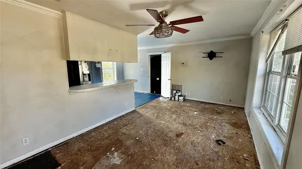 113 Adolphus Avenue, Lake Dallas, TX 75065