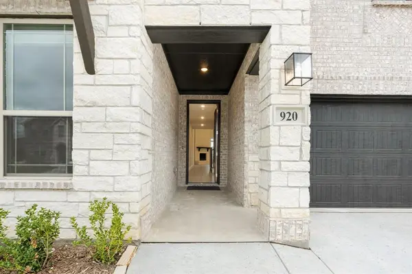 920 Ridgehurst Drive, Godley, TX 76044