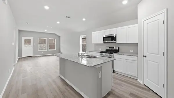 5548 ROLLINS Drive, Denton, TX 76249