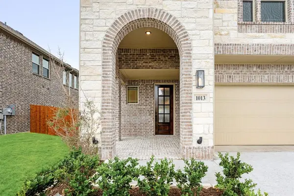 1013 River Oaks Drive, Godley, TX 76044