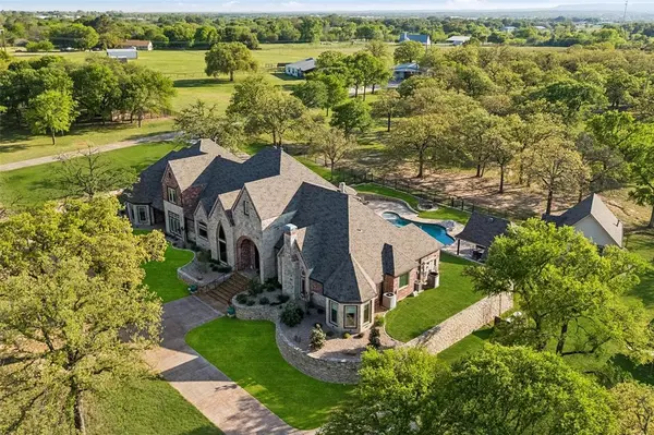 700 Temple Hall Highway, Granbury, TX 76049