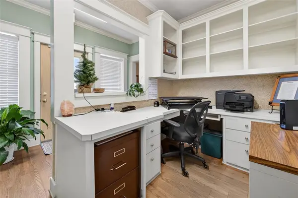 214 E College Street, Athens, TX 75751