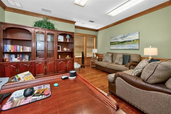 214 E College Street, Athens, TX 75751