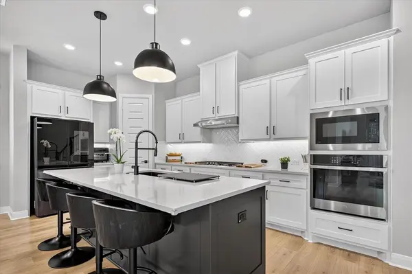 624 Treaty Oak Drive, Lewisville, TX 75056