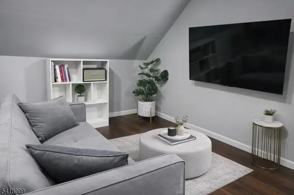 633 Thomas Blvd, East Orange City, NJ 07017