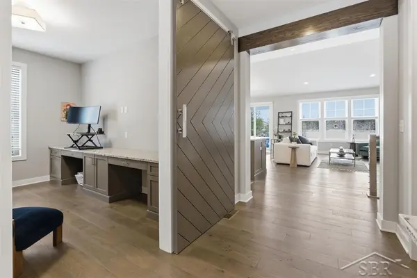 403 Copper Leaf CT, Midland, MI 48642